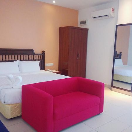 Mny Hotel & Resort Kampung Teluk Nipah Exteriör bild