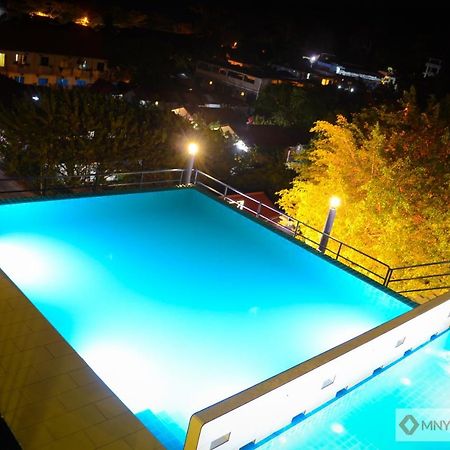 Mny Hotel & Resort Kampung Teluk Nipah Exteriör bild