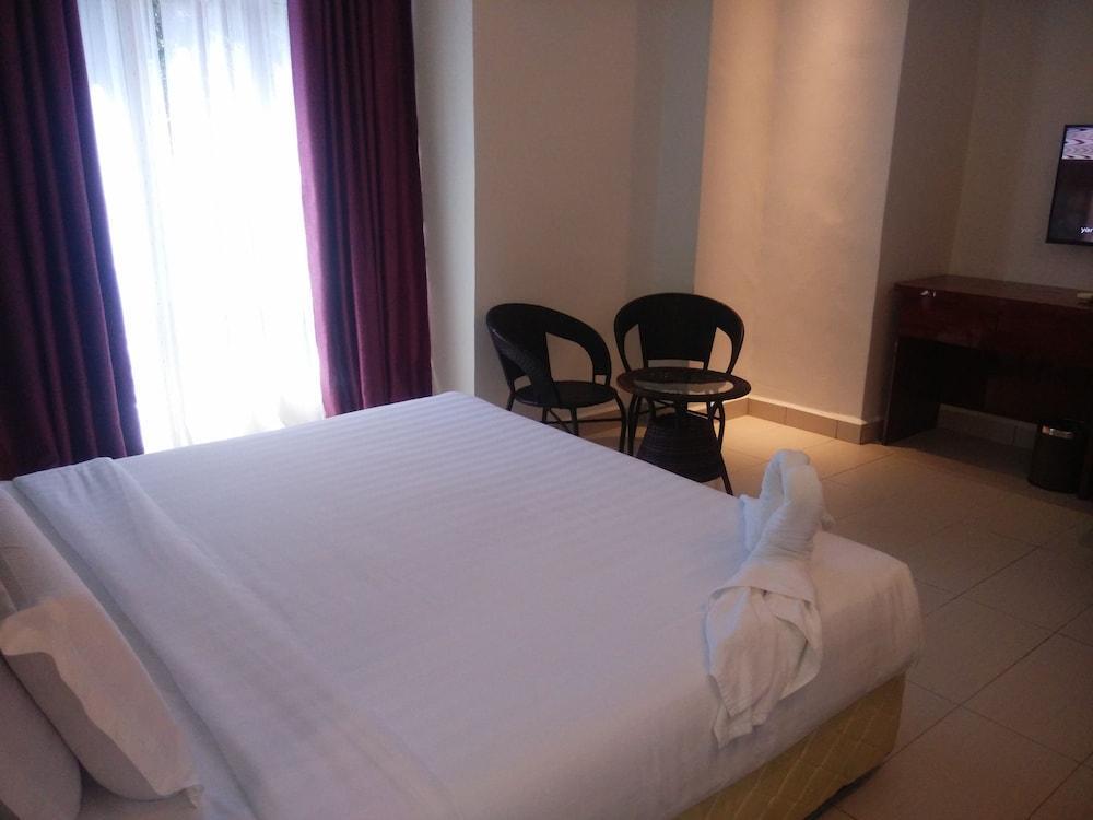 Mny Hotel & Resort Kampung Teluk Nipah Exteriör bild