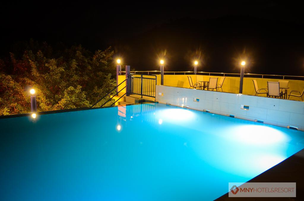 Mny Hotel & Resort Kampung Teluk Nipah Exteriör bild