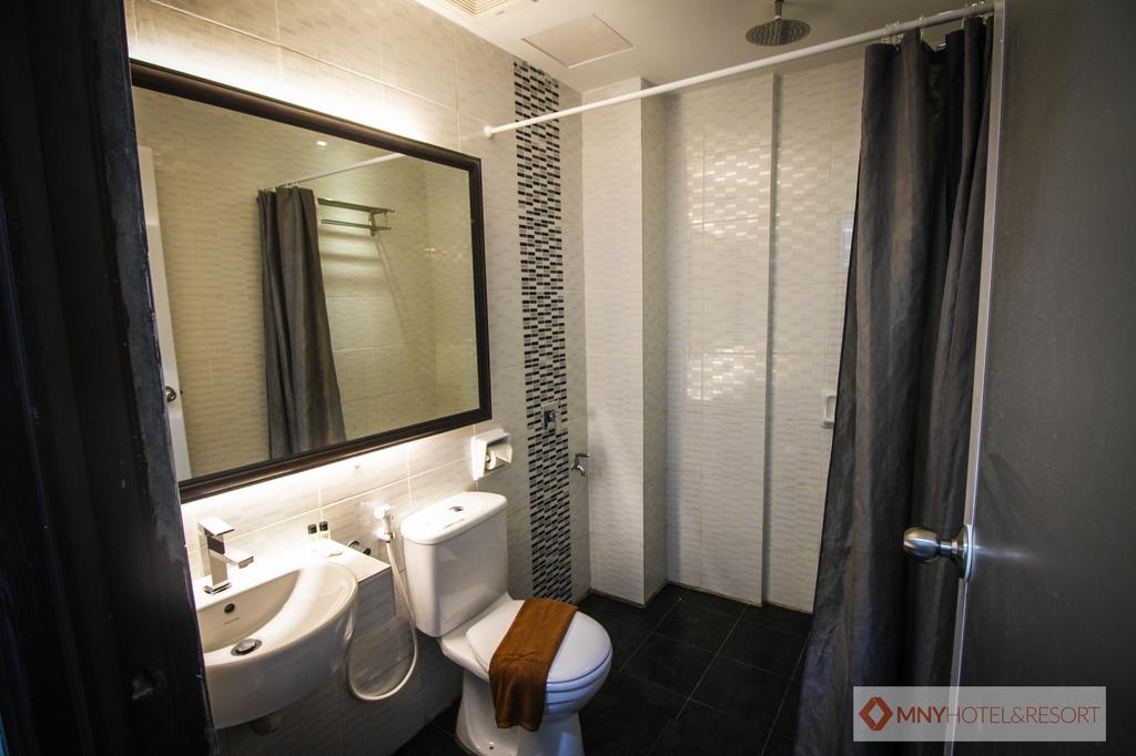 Mny Hotel & Resort Kampung Teluk Nipah Exteriör bild