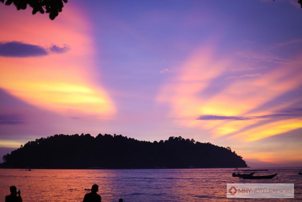 Mny Hotel & Resort Kampung Teluk Nipah Exteriör bild